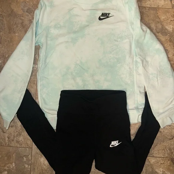 Girls Nike Sweater With Leggings In Size L - Picture 1 of 8